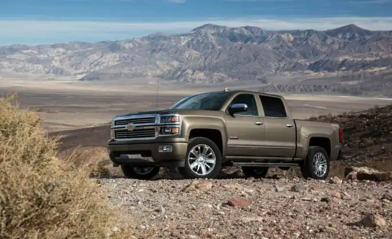 02 USF Chevy Silverado Crew Cab High Country 2015 main