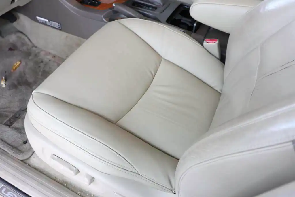 18 USF Lexus GX470 2006 Accoudoir inférieur 3